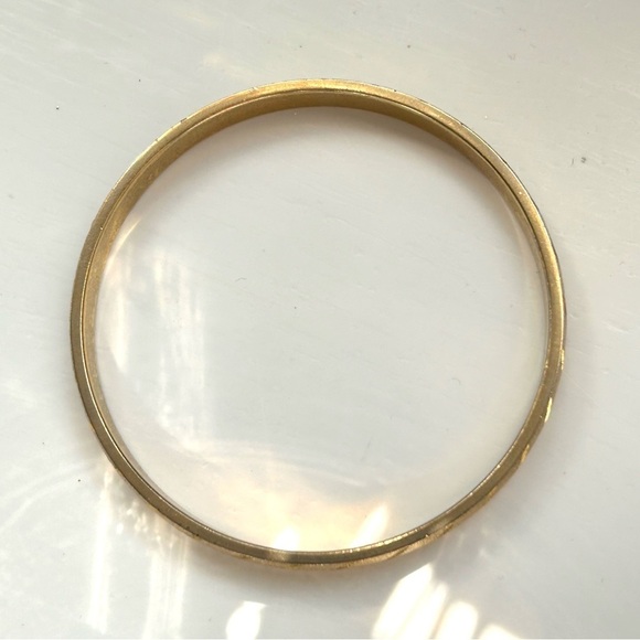 Monet Brushed & Shiny Gold Tone Bangle Vintage - Picture 10 of 10